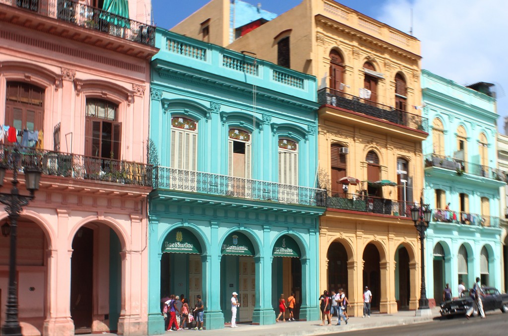 Típica calle en Habana Vieja, Cuba